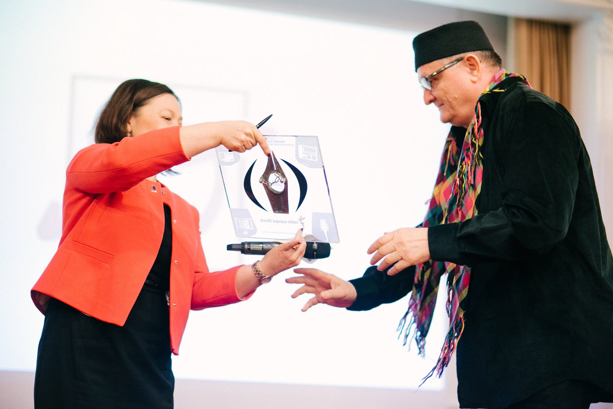 Radio Europa Liberă este câștigătorul Premiului Național de Etică și Deontologie Jurnalistică 2015.jpg